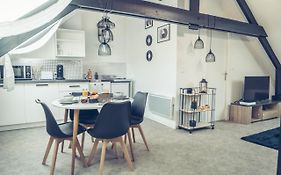 Le loft superbe studio avec stationnement gratuit